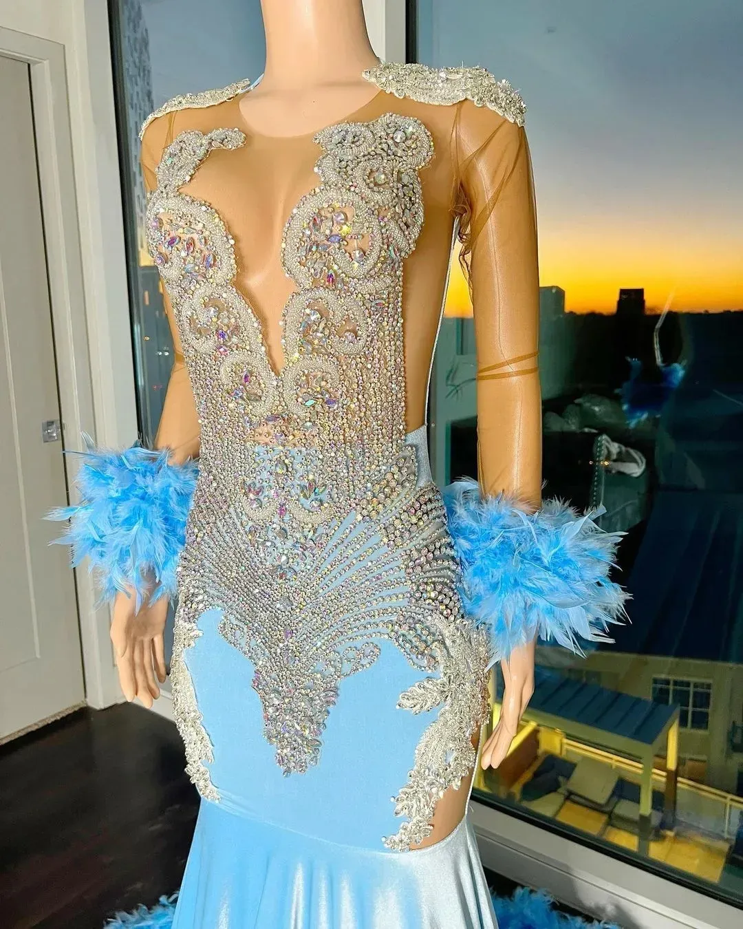 2023 Blue Velvet Mermaid Luxurious Prom Dresses Beaded Crystals Feather Evening Formal Party Second Reception Birthday Party