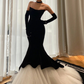 Vintage Long Strapless Satin Evening Dresses With Gloves Mermaid Black Tulle Pleated Sweep Train Formal Party Dress for Women