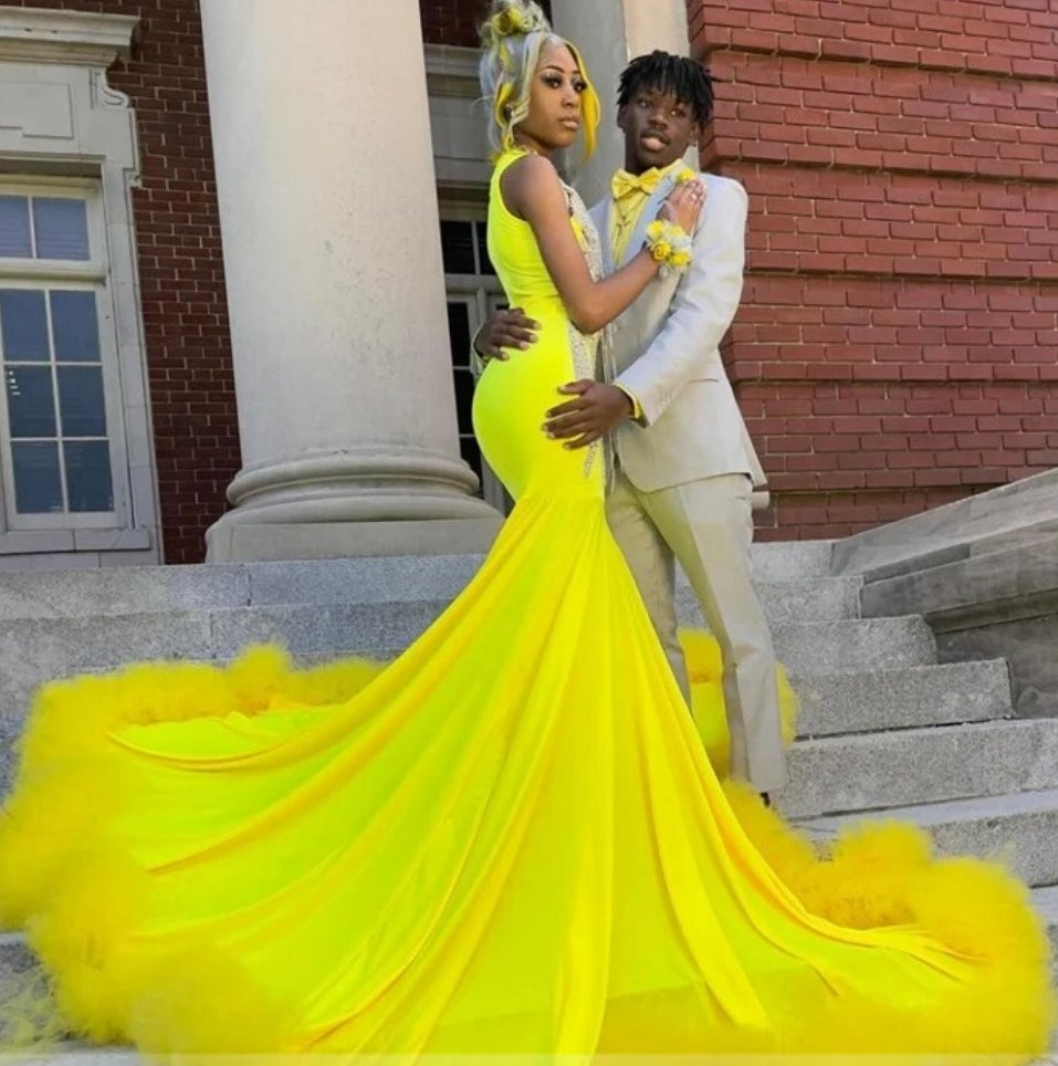 Yellow Velvet Long Prom Dress 2024 For Black Girls Beading Crystal Rhinestones Ruffles Birthday Party Evening Gown Vestidos