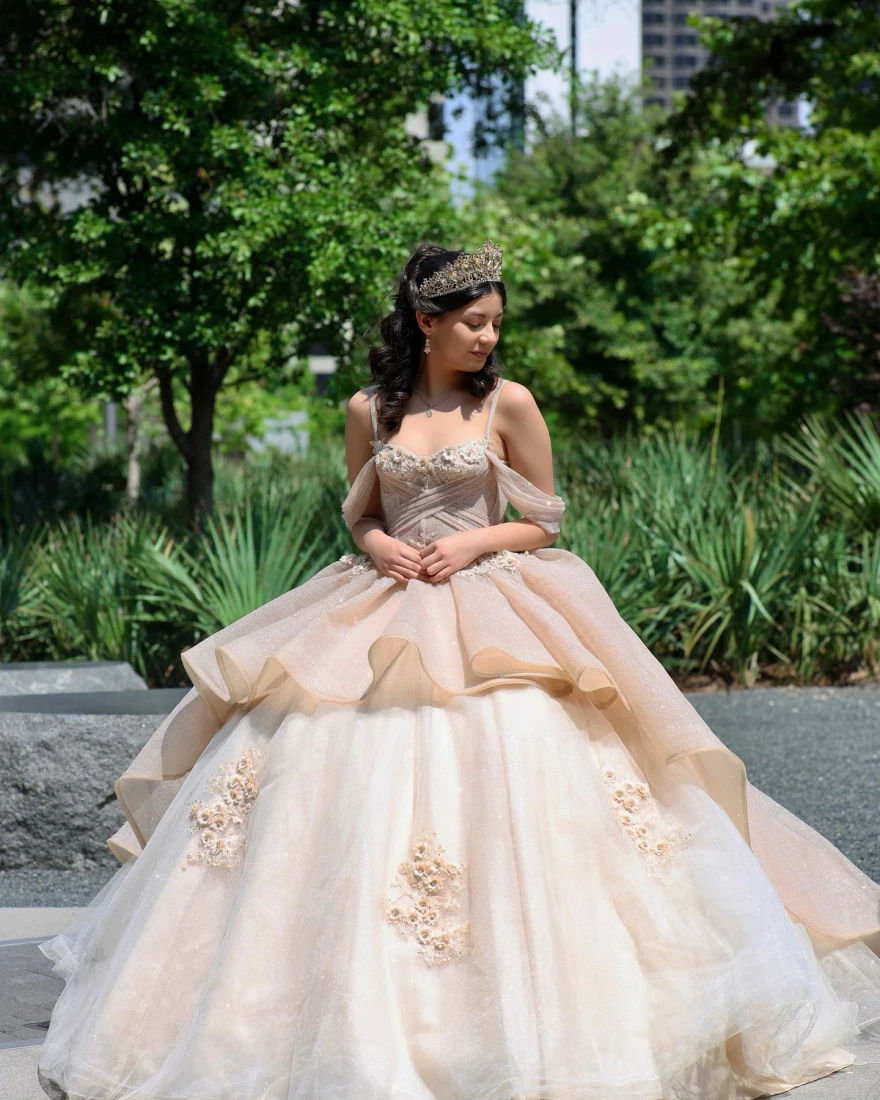 Sparkly Champagne Quinceanera Dress 2024 Ball Gown Spaghetti Appliques Beaded Mexican 16 Birthday Princess Gown