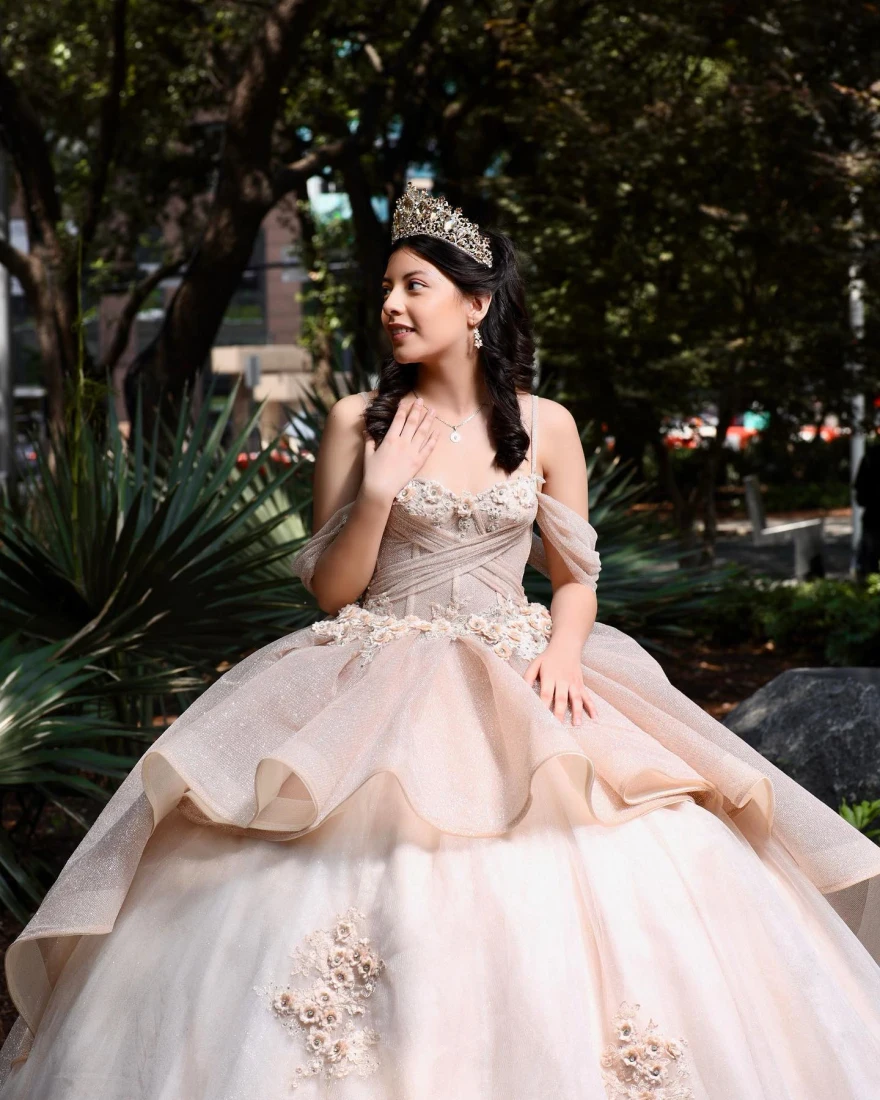 Sparkly Champagne Quinceanera Dress 2024 Ball Gown Spaghetti Appliques Beaded Mexican 16 Birthday Princess Gown