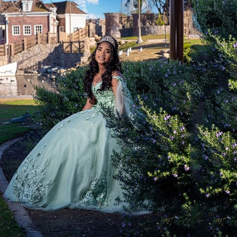 Green Shiny Off the Shoulder 3D Flower Lace Quinceanera Dress Ball Gown With Cape Crystal Sweet 15 Vestidos De XV Años