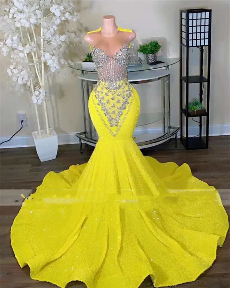 Sparkly Yellow Sequin Long Prom Dresses Black Girls 2024 Luxury Bead Diamond Mermaid Sheer Neck Formal Evening Party Gala Gowns