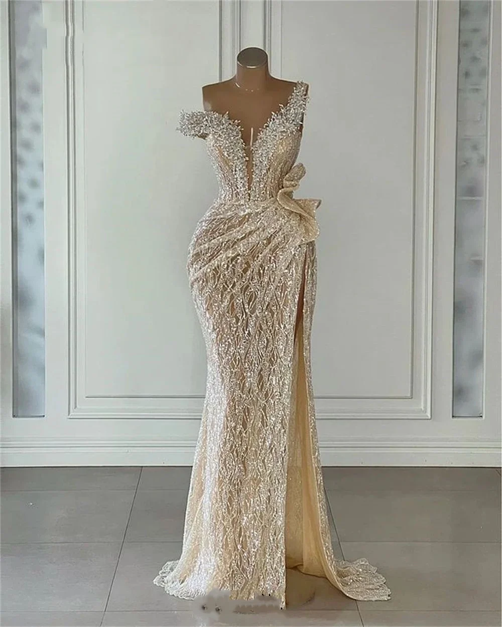 2024 Sparkly Light Champagne Sequins Prom Gowns Beading Mermaid Off Shoulder Evening Party Dresses Women Pageant Formal Dress