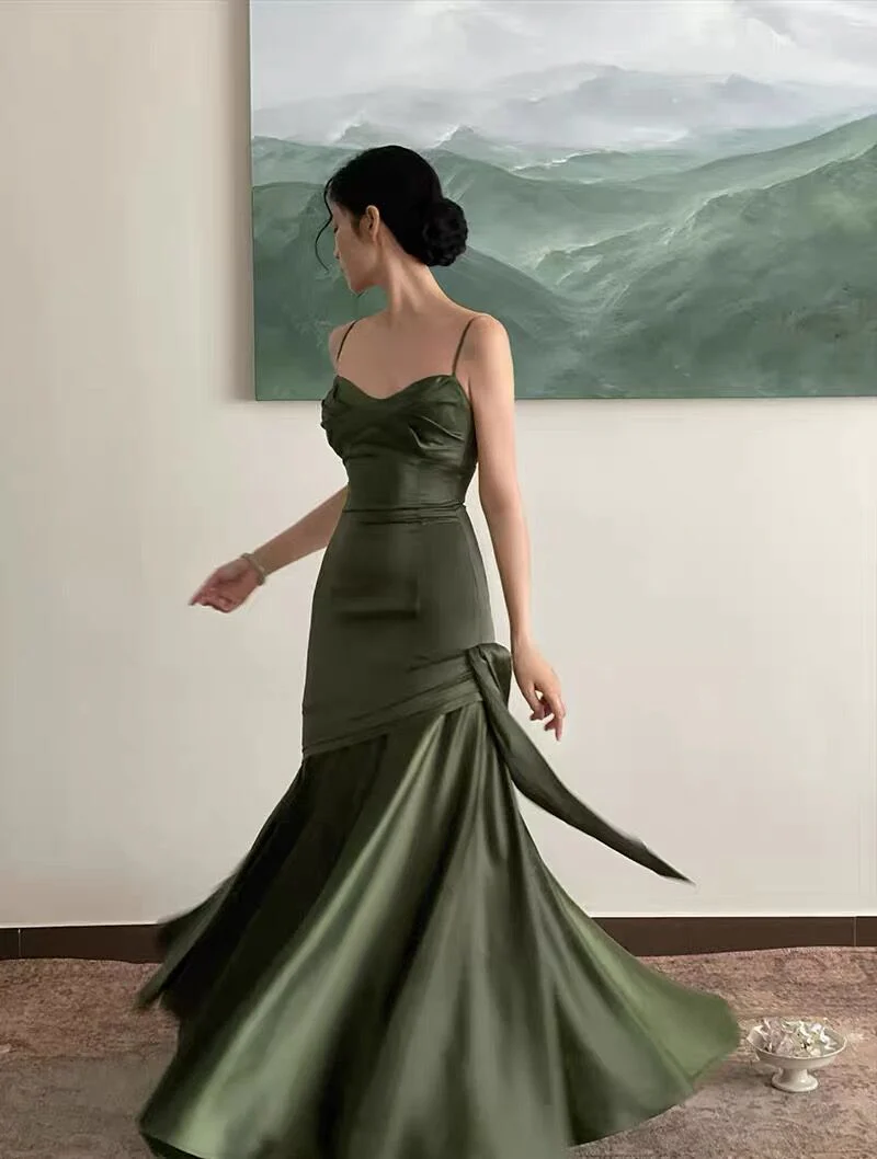 Vintage Sheath Straps Green Satin Long Prom Dresses