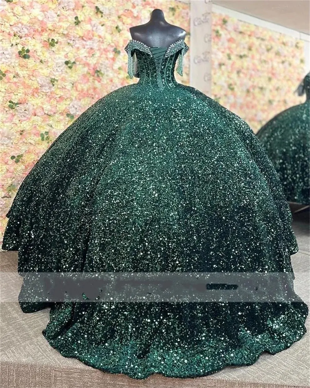 Sparkly Emerald Green Ball Gowns Quinceanera Dresses Formal Off-Shoulder Appliques Sweet 15 Prom Party Dress