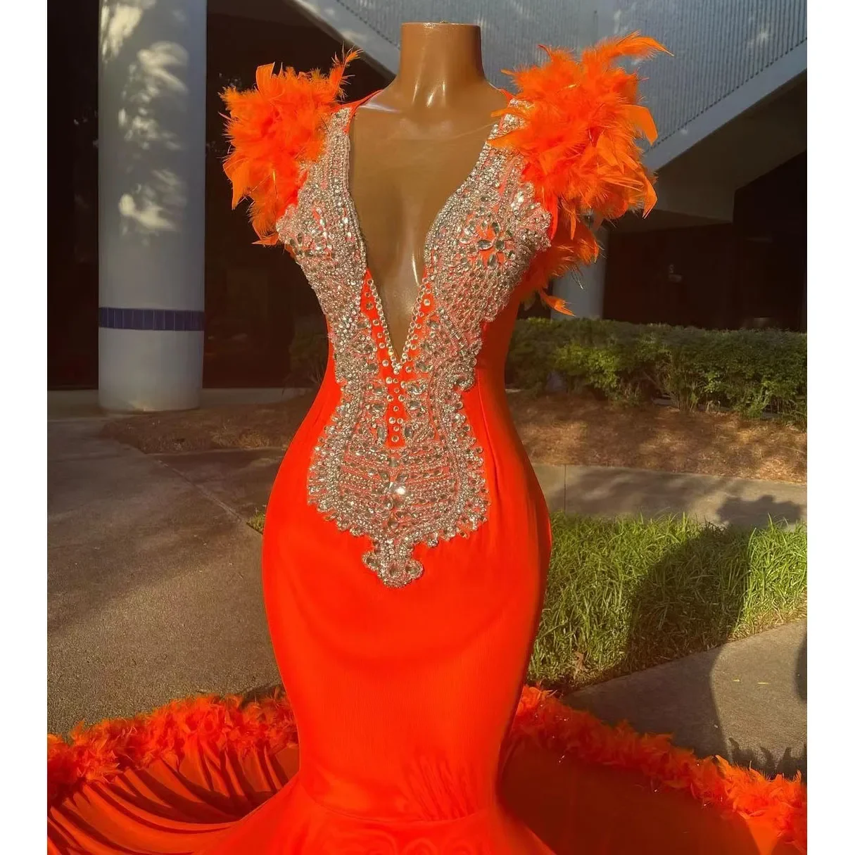 Luxury Orange Mermaid Prom Dresses 2024 For Black Girls Feathers Bottom Beading Crystal Deep V Neck Evening Party Gowns Birthday