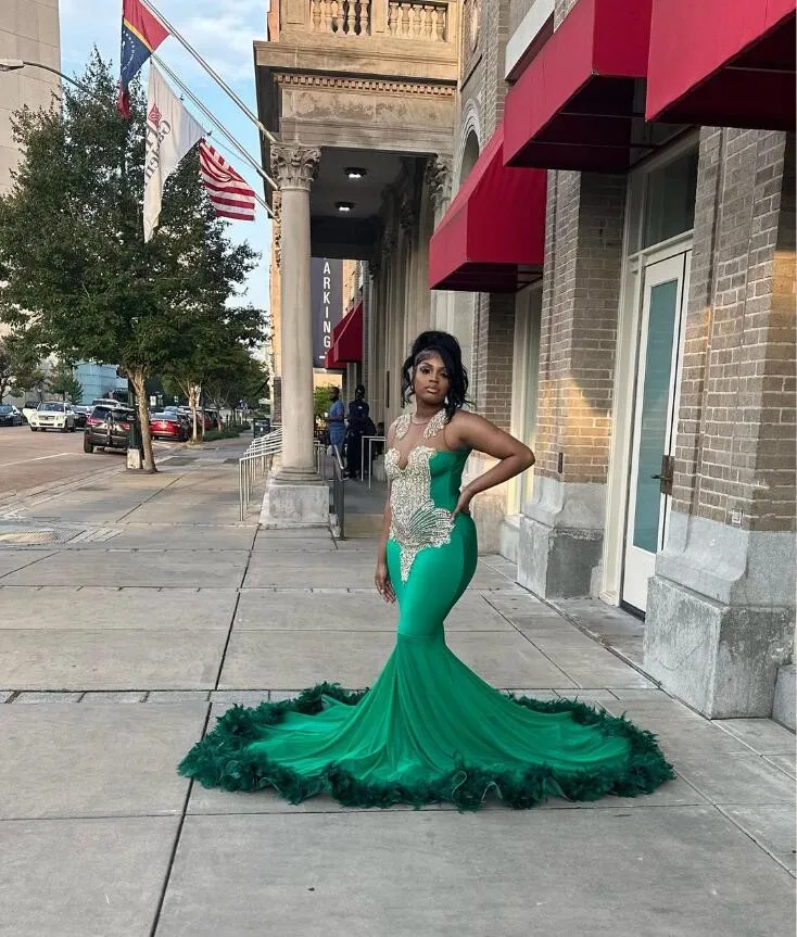 Sparkly Long Green Mermaid Prom Ceremony Party Dresses for Black Girl Luxury Crystal Feahter Sheer Evening Birthday Gown 2024