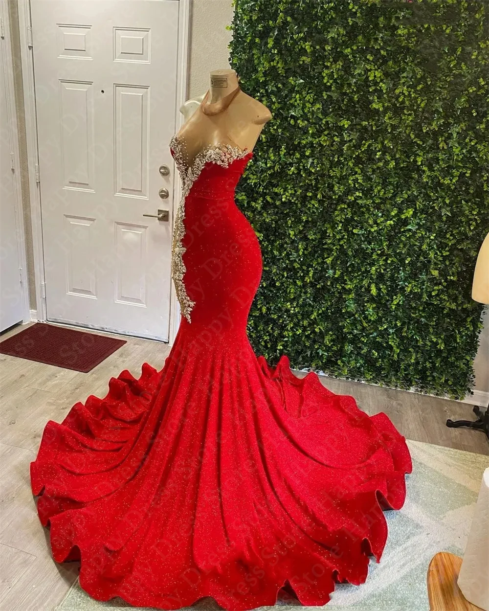 New Sexy Hatal Neck Cocktail dress Sleeveless Red Satin Mermaid Formal Evening Dress Custom Appliques Beads Women Party Dress