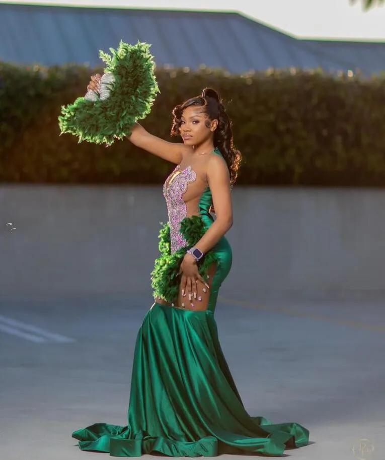 Emerald Green Sparkly Long Evening Ceremony Dresses for Black Girl 2024 Luxury Diamond Feather Sheer Prom Birthday Party Dress