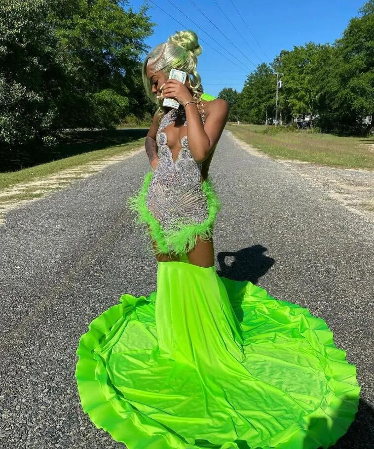 Fruit Green Sparkly Trumpet Evening Formal Party Dresses for Black Girl Luxury Diamond Feather Sheer Prom Birthday Gala Gown