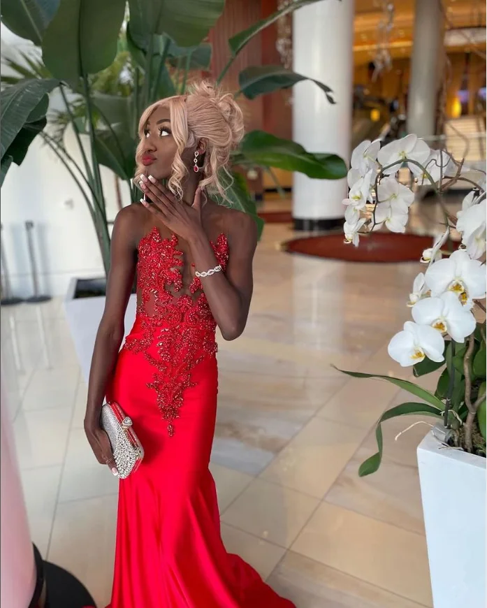 Exquisite Bright Red Homecoming Dresses Black Girls Beaded Applique Glitter Birthday Party Dresses 2024 Long Sequin Dresses