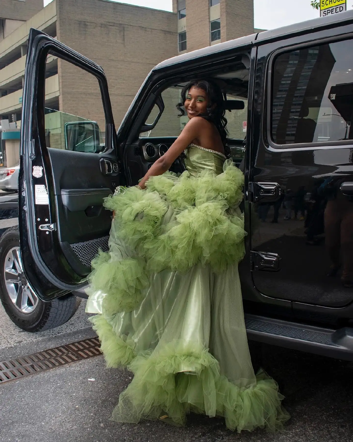 Green Ruffles Trimmed Long Evening Dresses Crystal A-line African Holiday Party Dresses