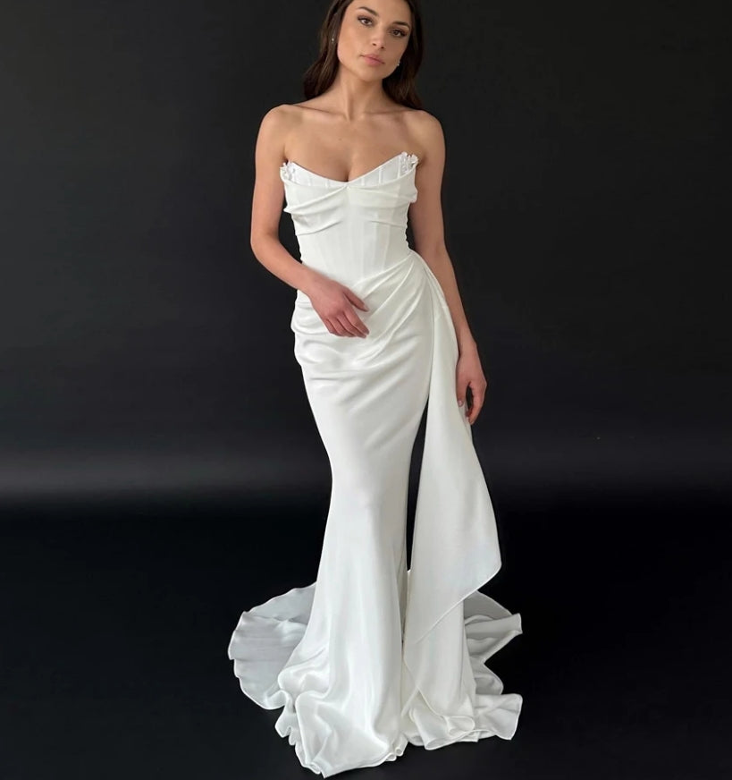 Popular Strapless Sheath Mermaid Wedding Dresses Princess Sleeveless Beach Bridal Growns Draped Train Robe de Mariage