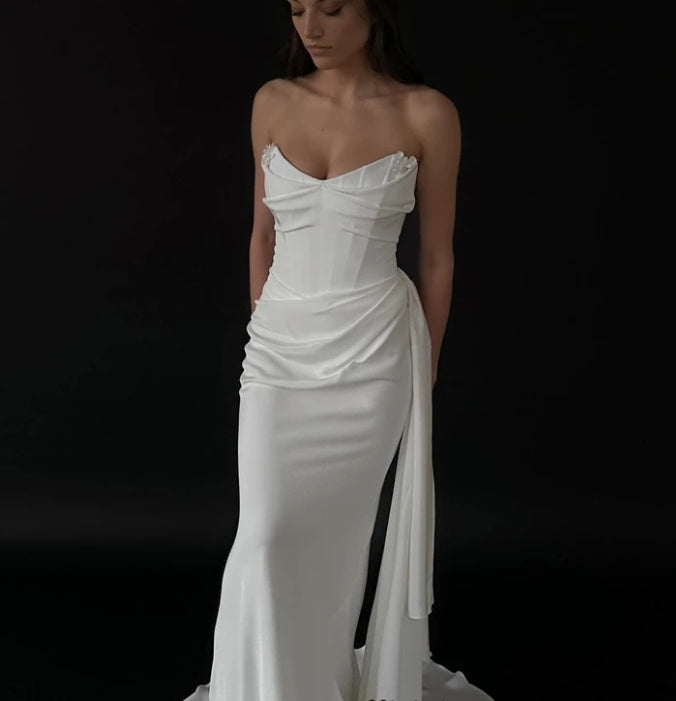 Popular Strapless Sheath Mermaid Wedding Dresses Princess Sleeveless Beach Bridal Growns Draped Train Robe de Mariage