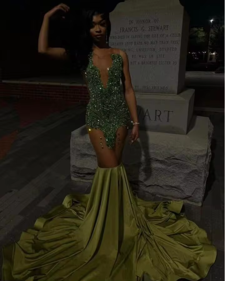 Green Luxury Evening Ceremony Formal Dresses for Black Girl Long Sparkly Diamond Crystal Prom Birthday Gala Dress 2024