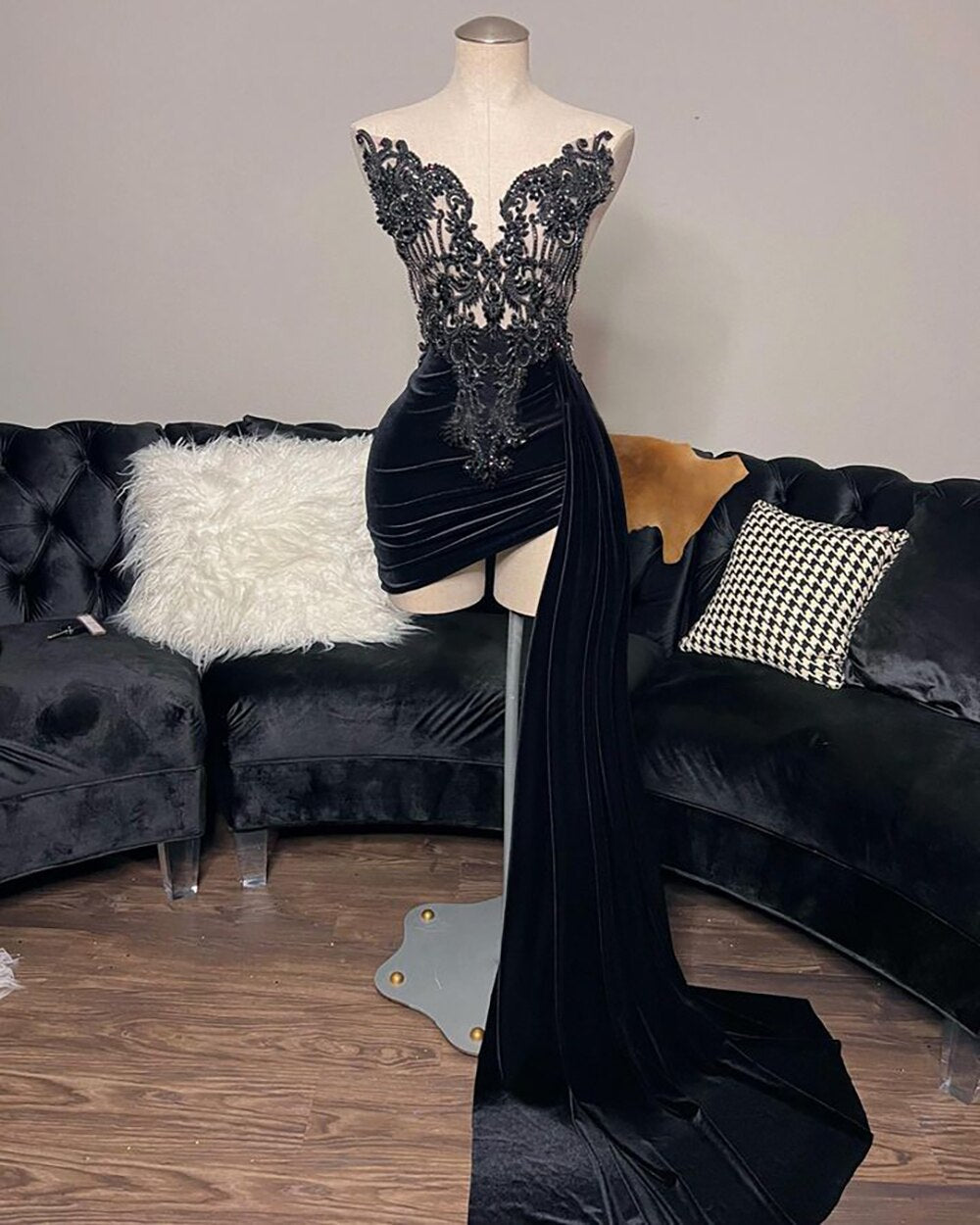 Elegant Luxury Beaded Embroidery Black Velvet Black Girls Side Train Short Prom Dresses For Birhday Party