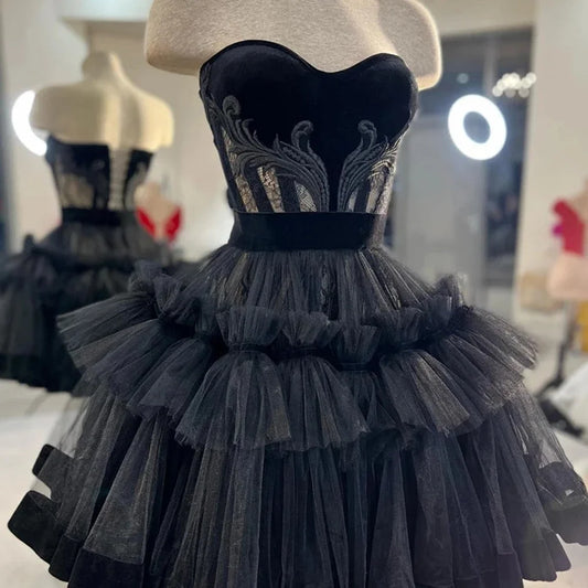 Customzied 2025 Short Homecoming Dresses Lace Exposed Bonong Prom Gowns Tulle Tutu Skirt Gothic Graduation Outfits