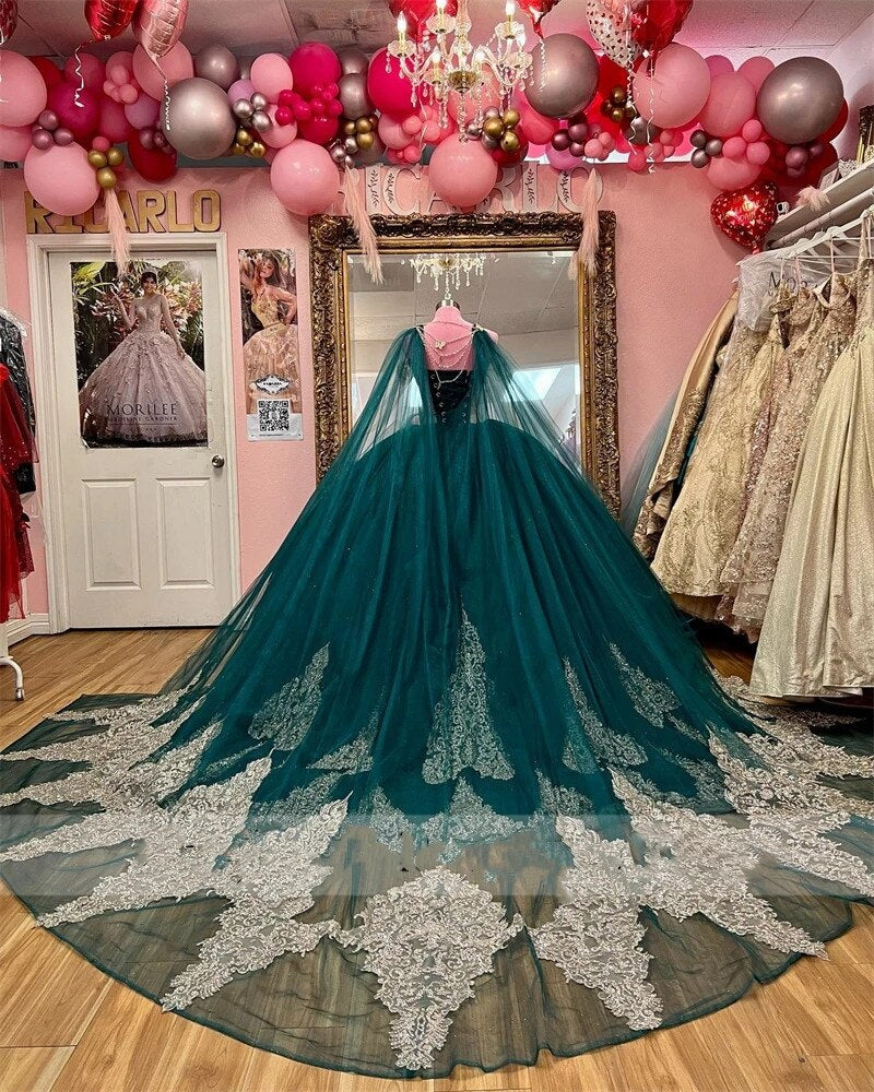 New Arrival Emerald Green Quinceanera Dresses With Cape Lace Appliques Plus Size Sweet 16 Prom Party Corset Vestidos De 15 Años