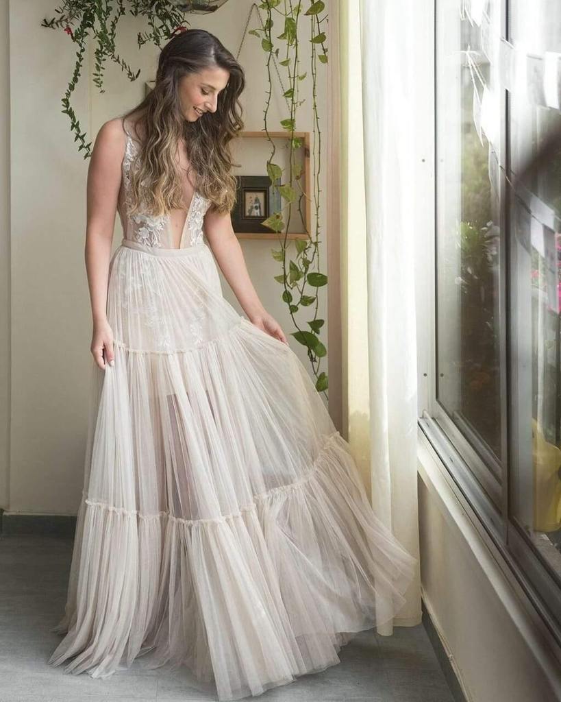 Charming A-Line Tulle Embroidery Appliques V-neck Bohemain Wedding Dress