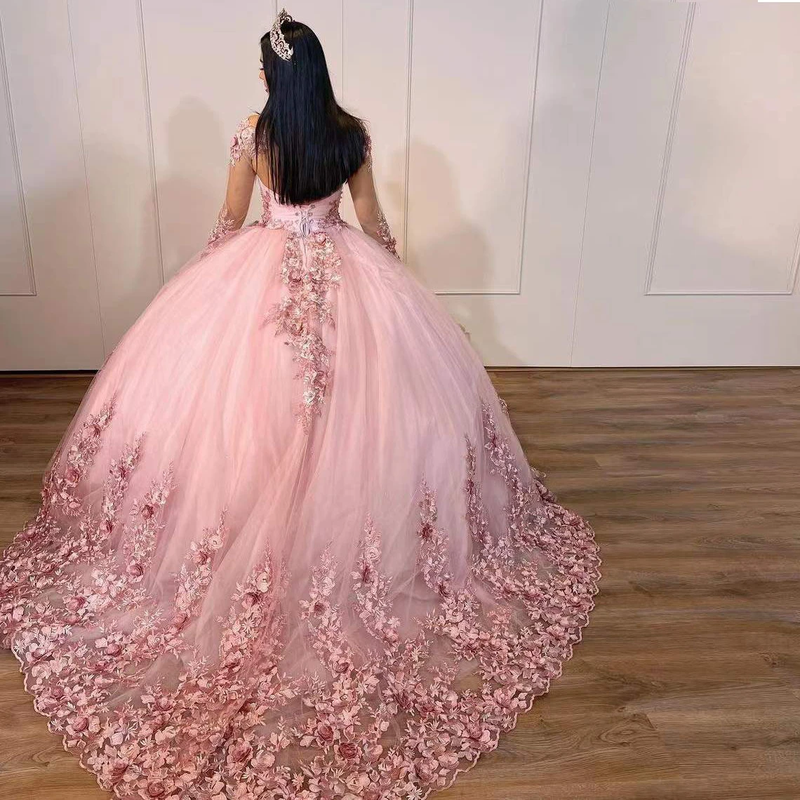 Pink Ball Gowns Quinceanera Dresses Beading Sequined Appliques For Sweet Girl Formal Party Princess Skirt Vestidos De 15 Años