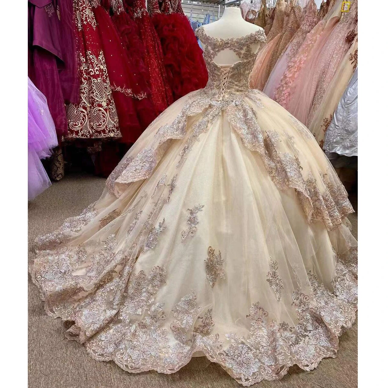 Champagne Quinceanera Dresses Ball Gowns Sequined Beading Appliques Sweep Train Party Luxury Prom Dress Vestidos De 15 Años