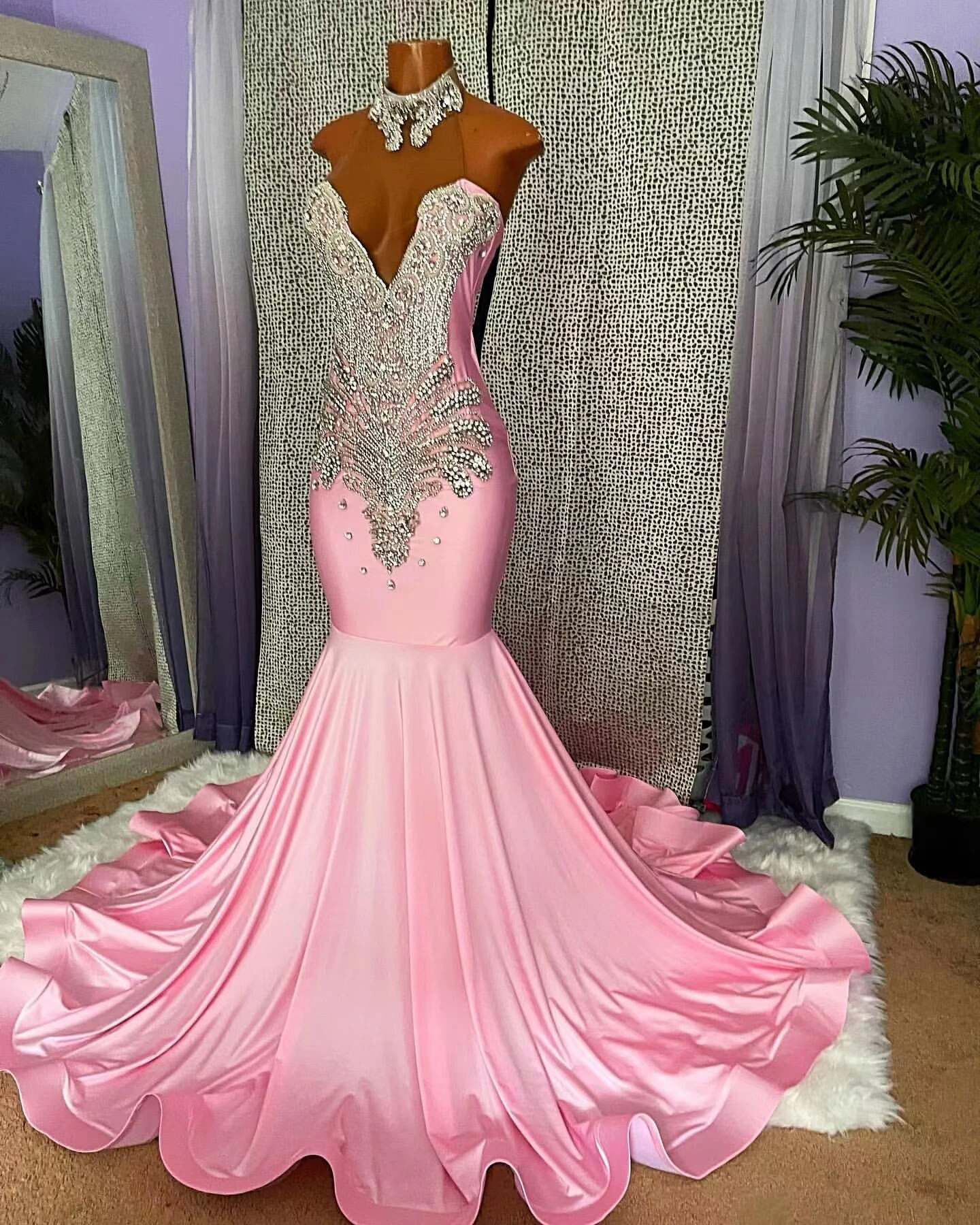 New Pink Sexy Prom Dresses For Black Girl Satin Beading Sequined Crystal High Neck Luxury Evening Dress Formal Party Gowns