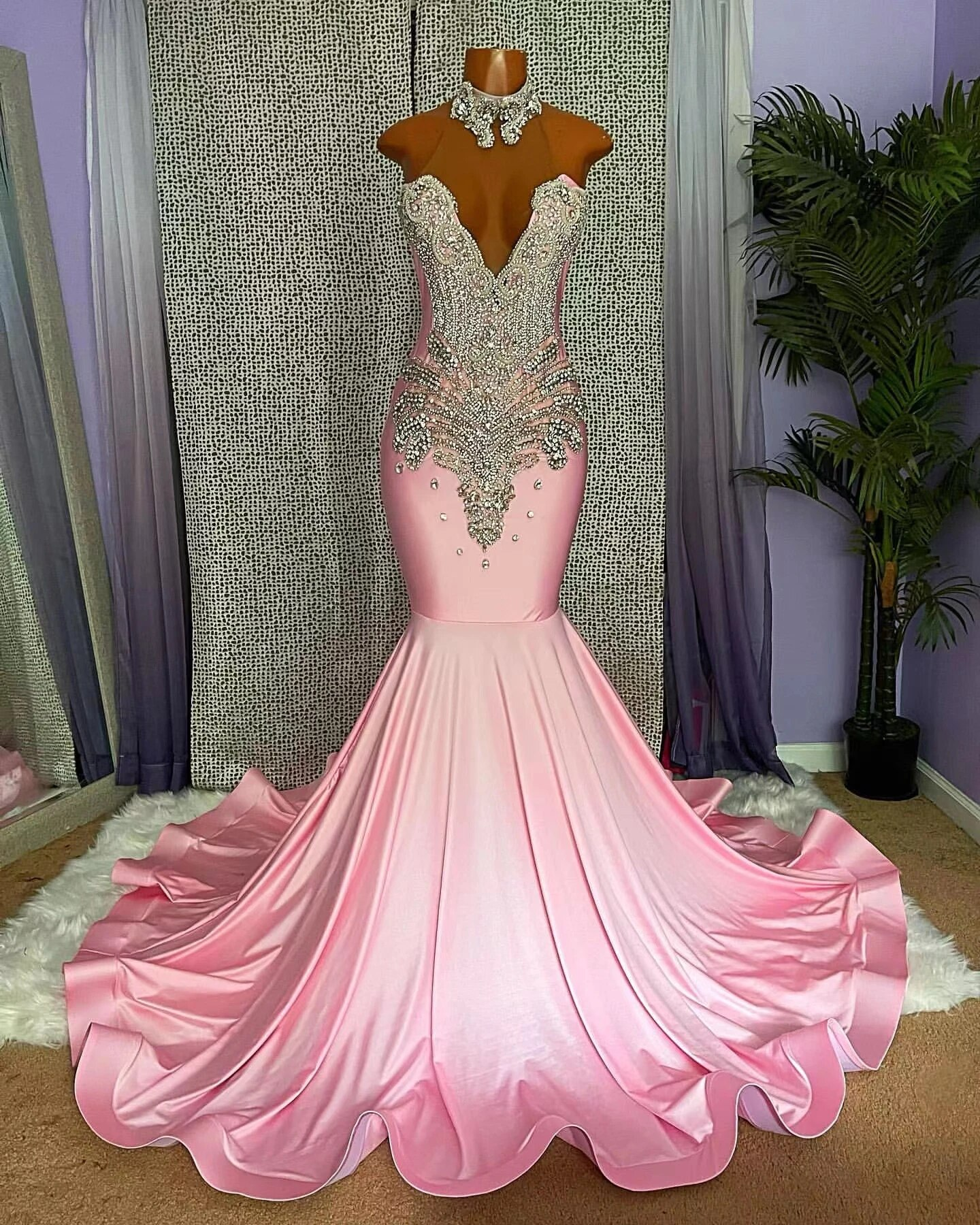 New Pink Sexy Prom Dresses For Black Girl Satin Beading Sequined Crystal High Neck Luxury Evening Dress Formal Party Gowns