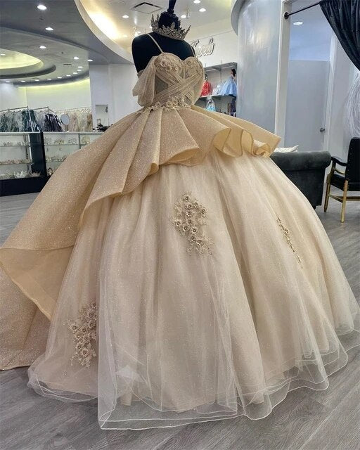 Sparkly Champagne Princess Ball Gown Quinceanera Dresses Elegant Straps Appliques Crystal Sweet 16 Dress